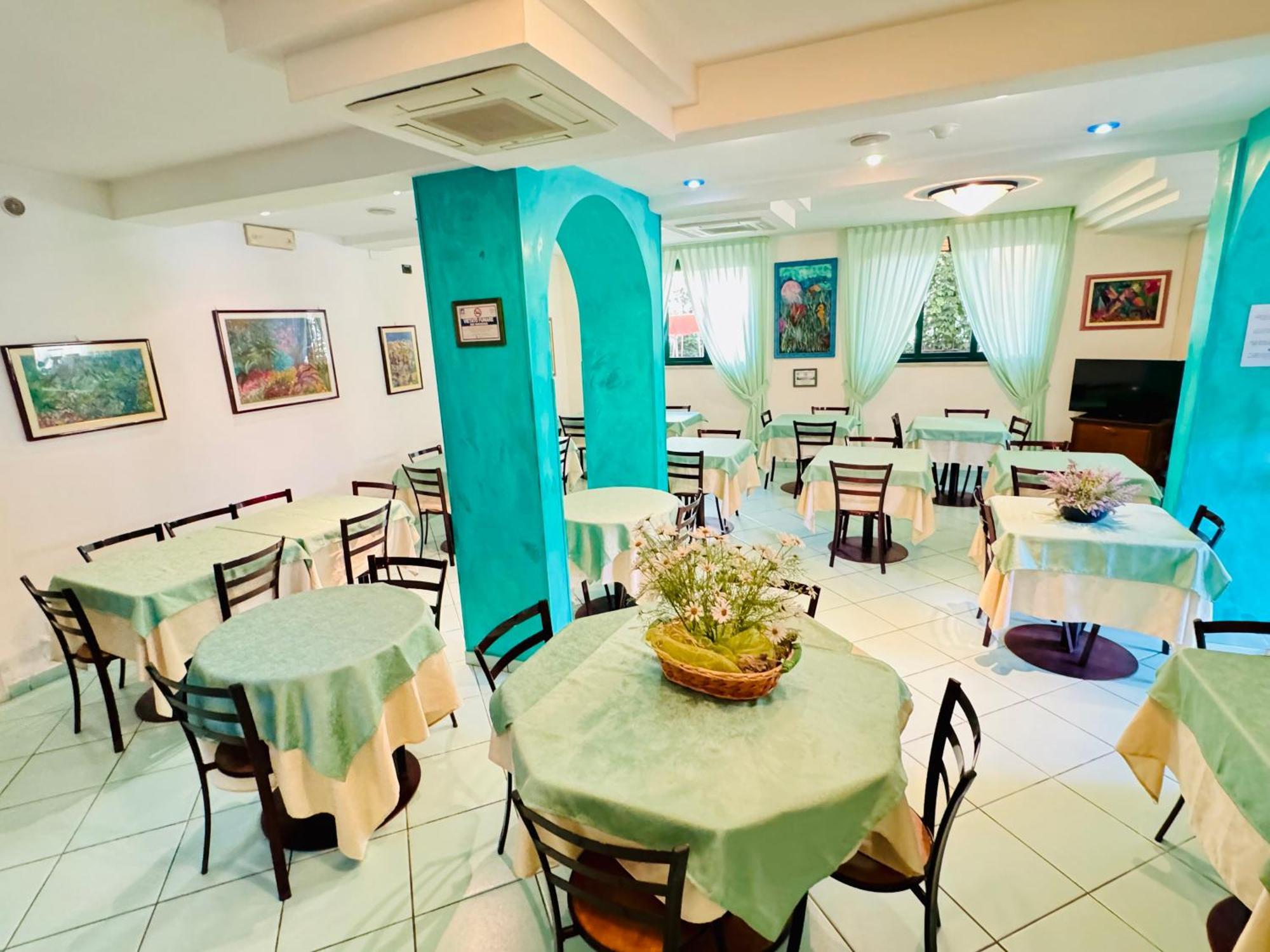 Hotel Villa Grazia 切塞纳蒂科 外观 照片