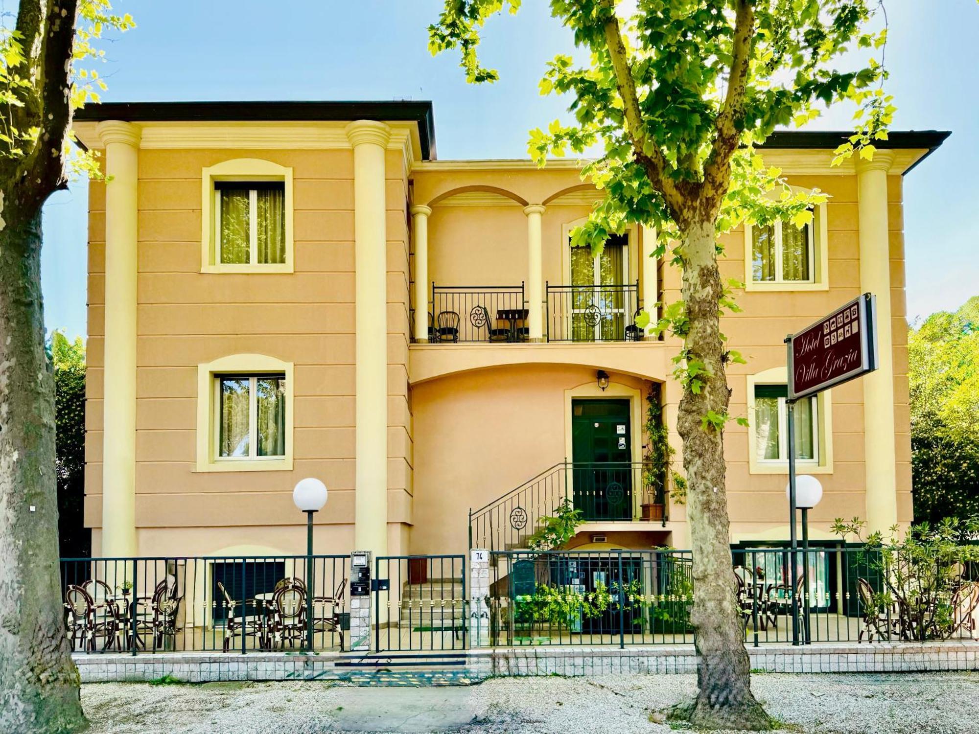 Hotel Villa Grazia 切塞纳蒂科 外观 照片
