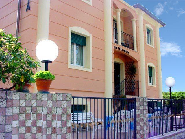 Hotel Villa Grazia 切塞纳蒂科 外观 照片